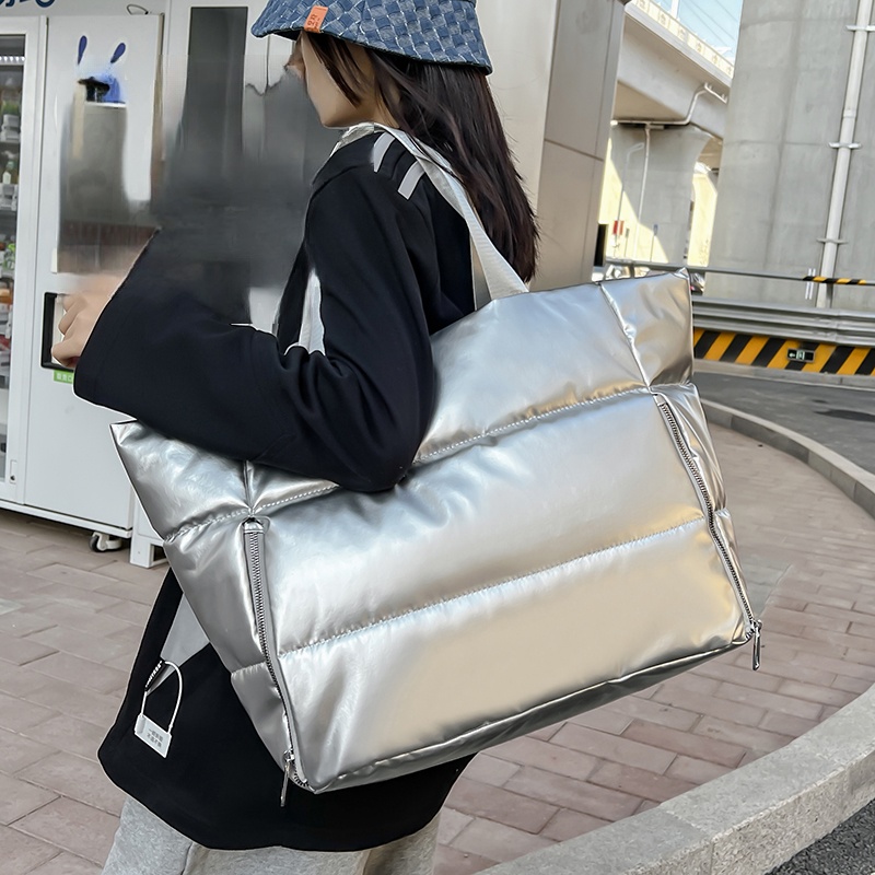 Women Y2k Silver Shoulder Bag  - Down Jacket Packable のレビューと価格