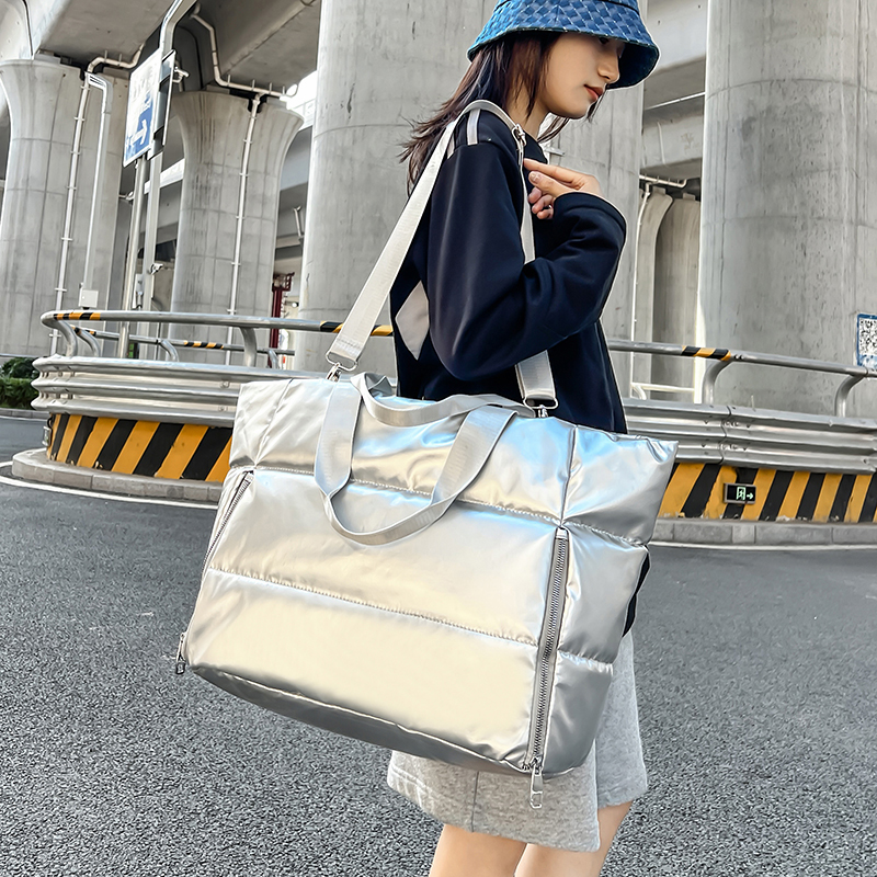 Women Y2k Silver Shoulder Bag  - Down Jacket Packable のレビューと価格