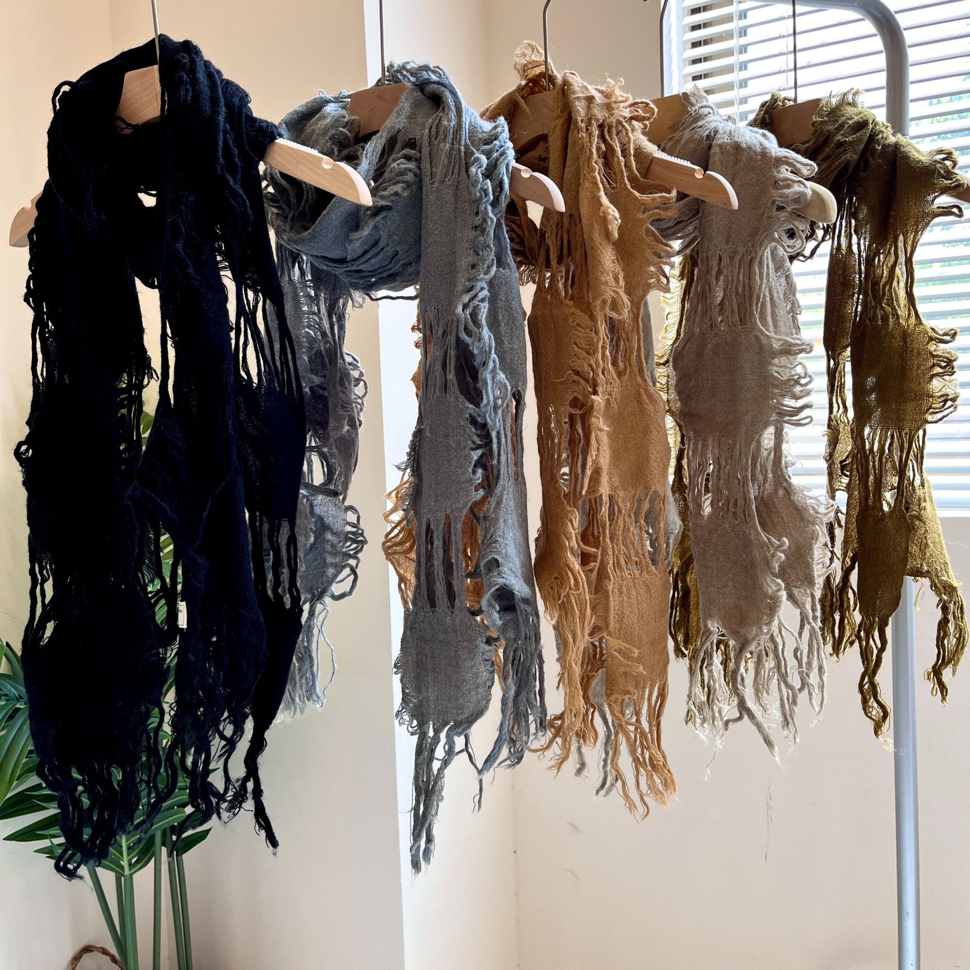 2025 New Fashion Ripped Hole T - Wool Scarf Men のレビューと価格